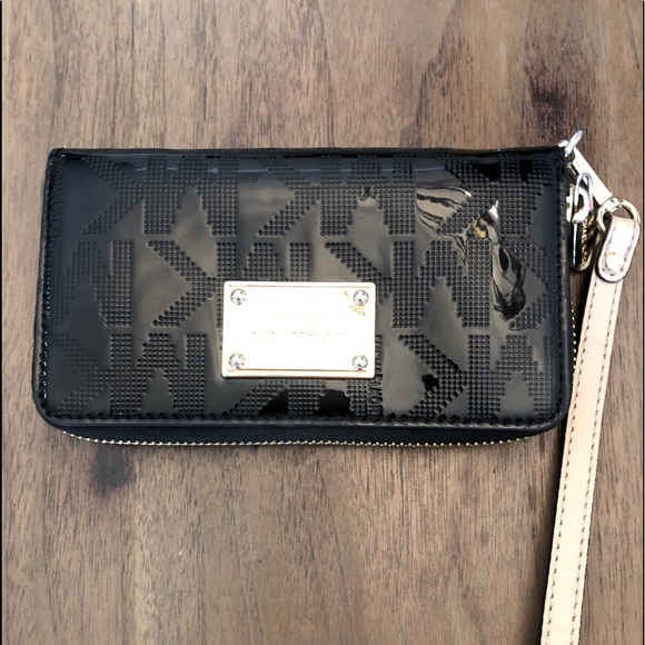 Michael kors wristlet/wallet